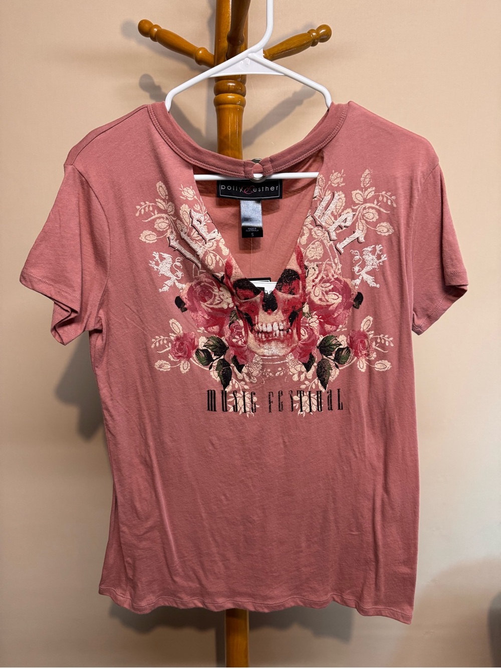 Polly & Esther Dusty Rose Graphic Skull V-Neck Tee with Choker Collar NWT